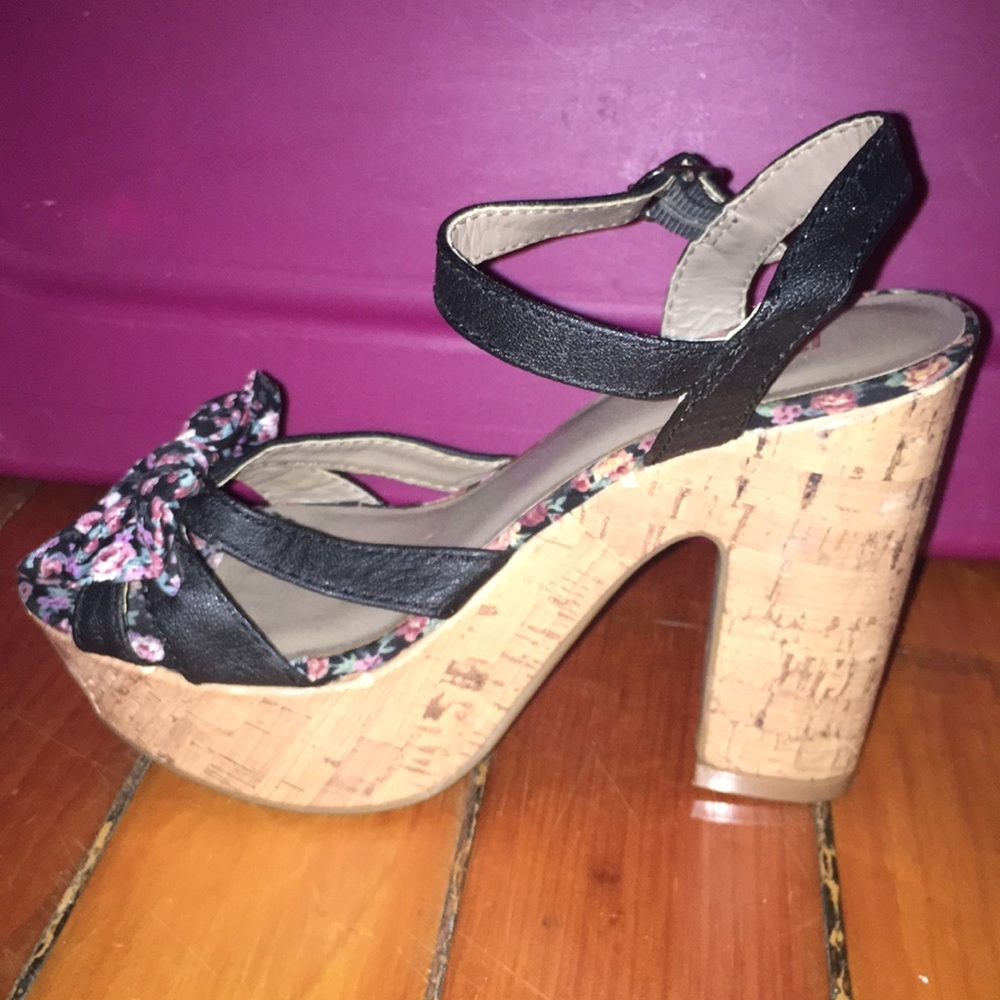 Heels - Picture 4 of 4